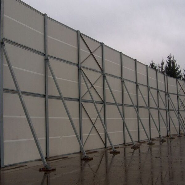 Ecrans acoustiques fixés au sol