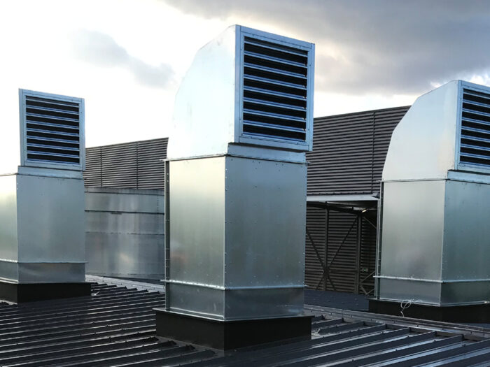 Ligne de ventilation insonorisée avec grilles acoustiques