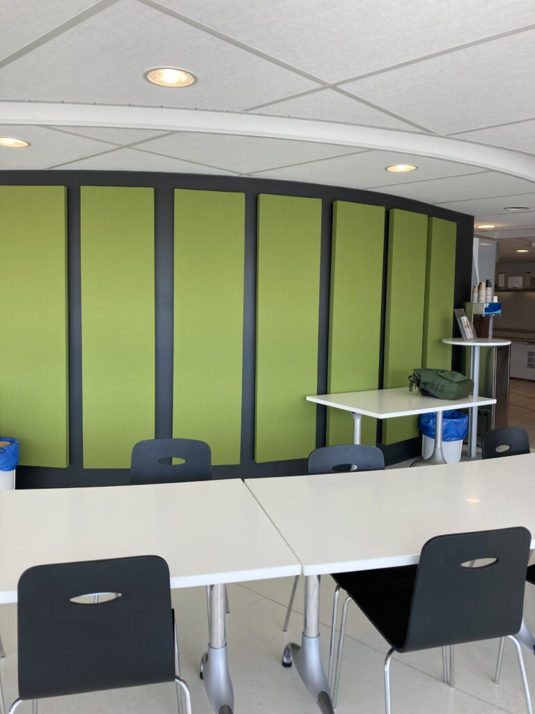 Baffles acoustiques pour absorption des murs